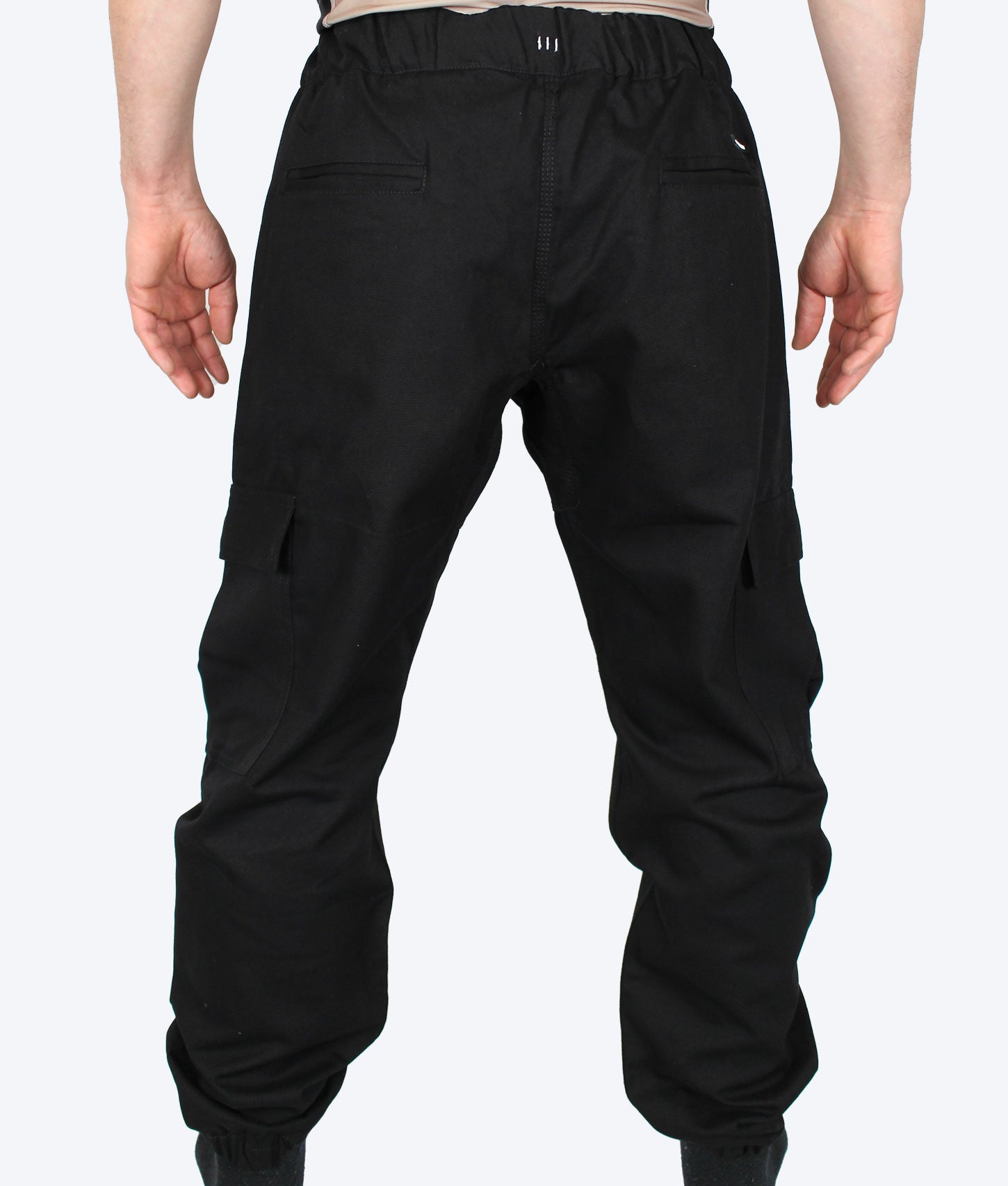 Mustat cargo-housut