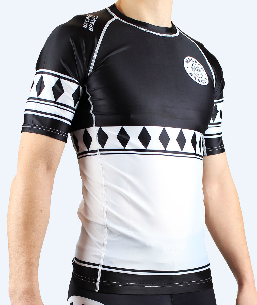 Jussi - Black & White